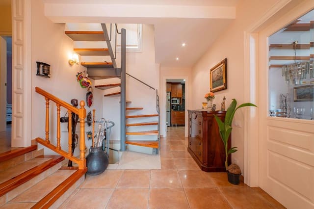 4 soverom Villa til salgs i Arenys de Munt med svømmebasseng garasje - € 750 000 (Ref: 9117390)