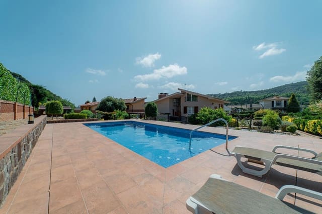 4 soverom Villa til salgs i Arenys de Munt med svømmebasseng garasje - € 750 000 (Ref: 9117390)