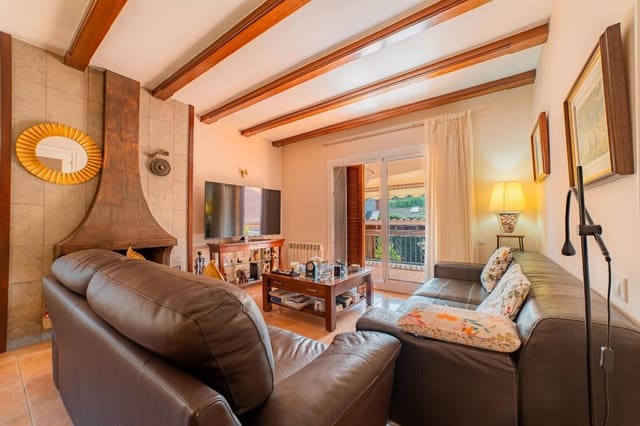 4 soverom Villa til salgs i Arenys de Munt med svømmebasseng garasje - € 750 000 (Ref: 9117390)