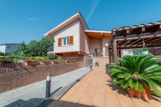 4 soverom Villa til salgs i Arenys de Munt med svømmebasseng garasje - € 750 000 (Ref: 9117390)