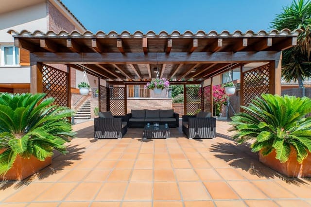 4 soverom Villa til salgs i Arenys de Munt med svømmebasseng garasje - € 750 000 (Ref: 9117390)