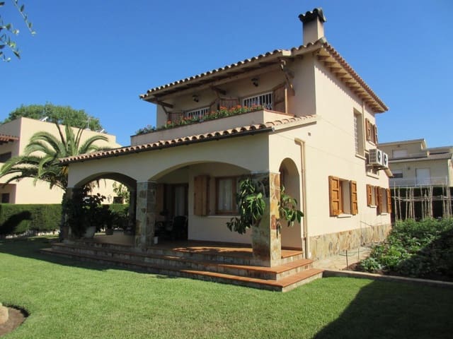 4 soveværelse Villa til salg i Coma-Ruga, El Vendrell med garage - € 415.000 (Ref: 9117987)