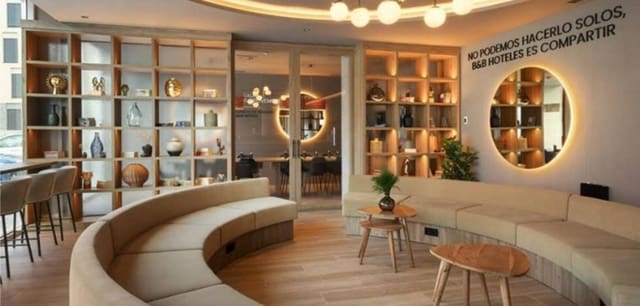 Hotell til salgs i Madrid by - € 8 500 000 (Ref: 9127497)