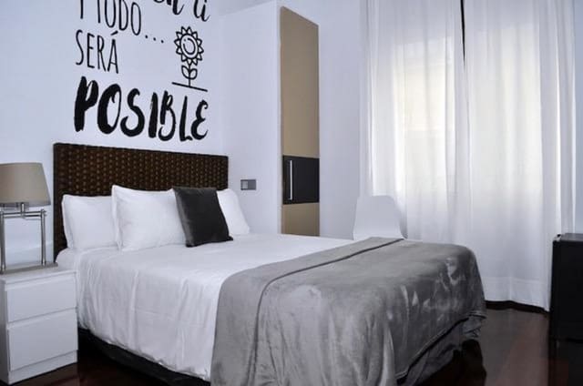 Hotell til salgs i Madrid by - € 1 400 000 (Ref: 9127725)