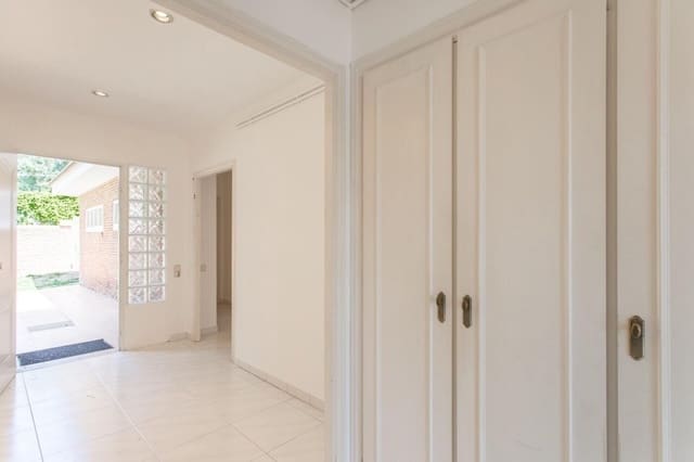 5 bedroom Villa for sale in Sant Andreu de Llavaneres with pool garage - € 795,000 (Ref: 9143941)