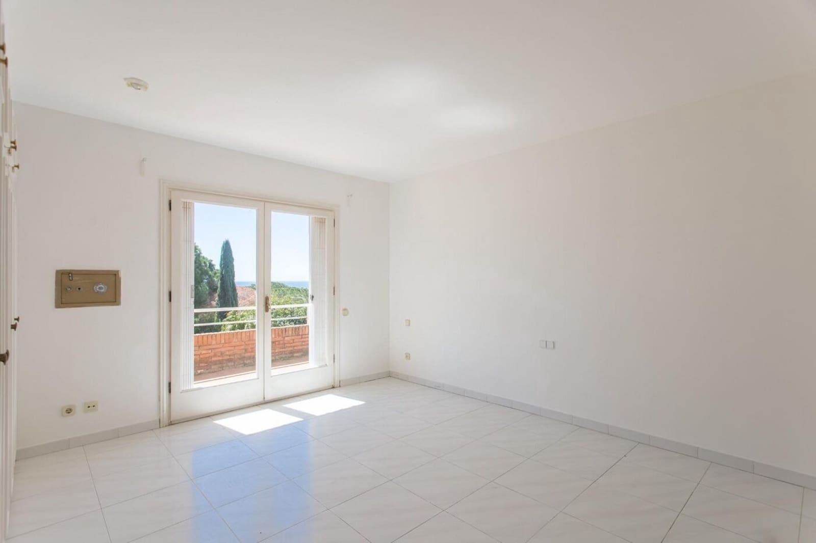 5 sypialnia Willa na sprzedaż w Sant Andreu de Llavaneres z basenem garażem - 795 000 € (Ref: 9143941)