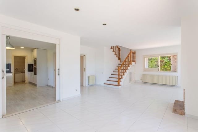 5 bedroom Villa for sale in Sant Andreu de Llavaneres with pool garage - € 795,000 (Ref: 9143941)