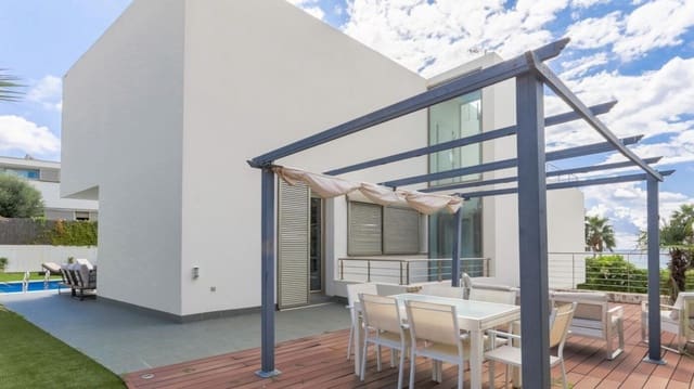 Villa for sale in Arenys de Mar with pool garage - € 1,000,000 (Ref: 9144306)