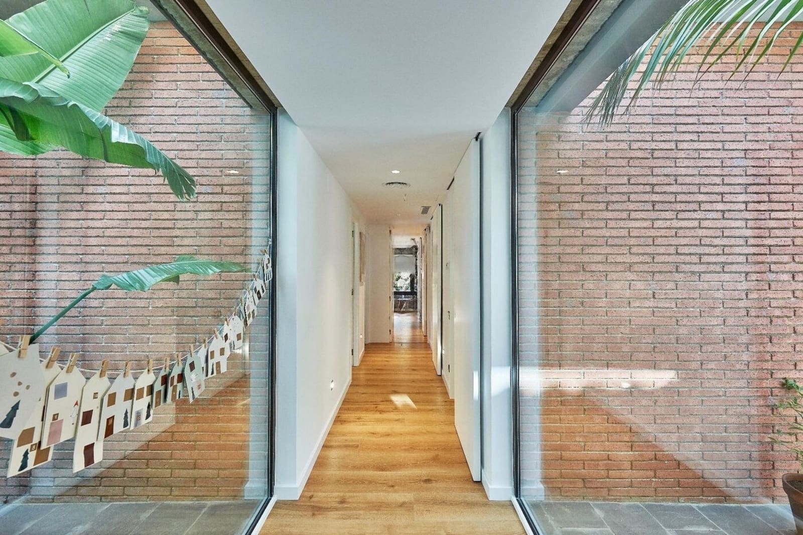 5 bedroom Villa for sale in Sant Vicenc de Montalt with pool garage - € 1,495,000 (Ref: 9144317)