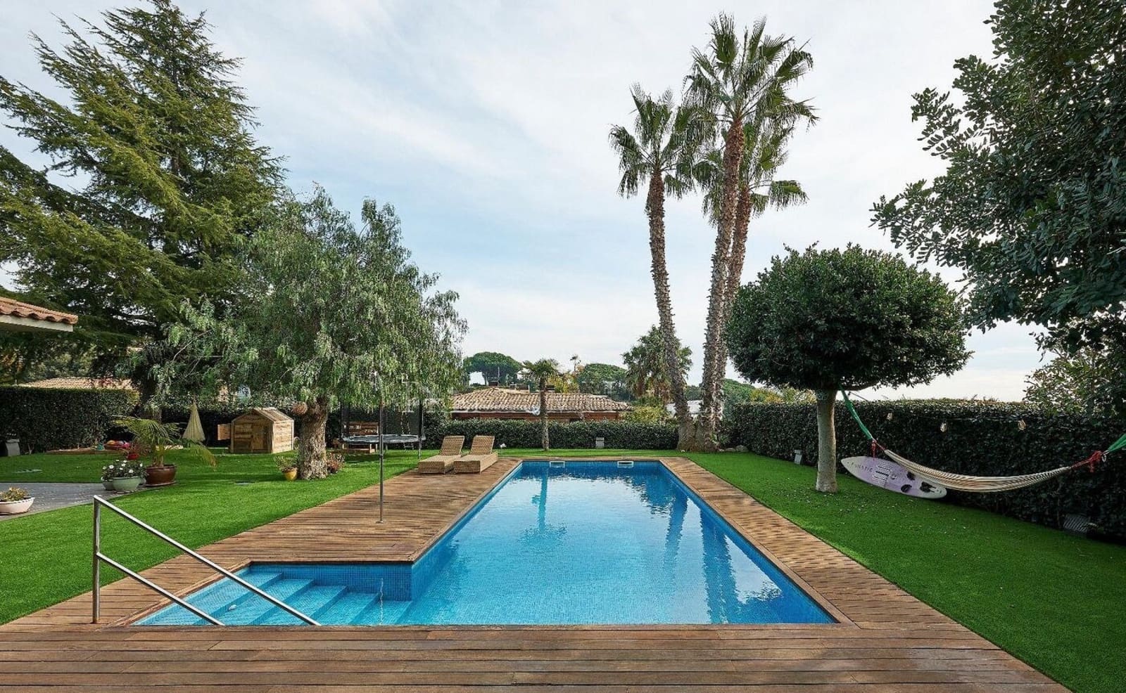 5 bedroom Villa for sale in Sant Vicenc de Montalt with pool garage - € 1,495,000 (Ref: 9144317)
