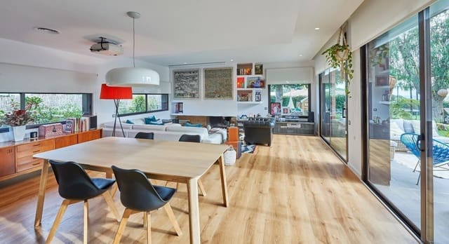 5 slaapkamer Villa te koop in Sant Vicenç de Montalt met zwembad garage - € 1.495.000 (Ref: 9144317)