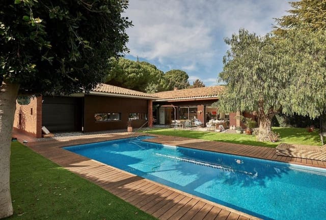 5 bedroom Villa for sale in Sant Vicenç de Montalt with pool garage - € 1,495,000 (Ref: 9144317)
