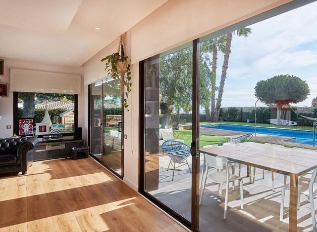 5 slaapkamer Villa te koop in Sant Vicenç de Montalt met zwembad garage - € 1.495.000 (Ref: 9144317)