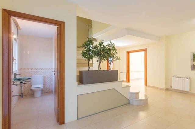 4 bedroom Villa for sale in Arenys de Mar with pool garage - € 1,295,000 (Ref: 9144318)