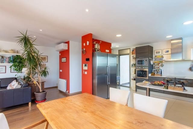 4 bedroom Villa for sale in Sant Cebrià de Vallalta with pool garage - € 690,000 (Ref: 9144617)