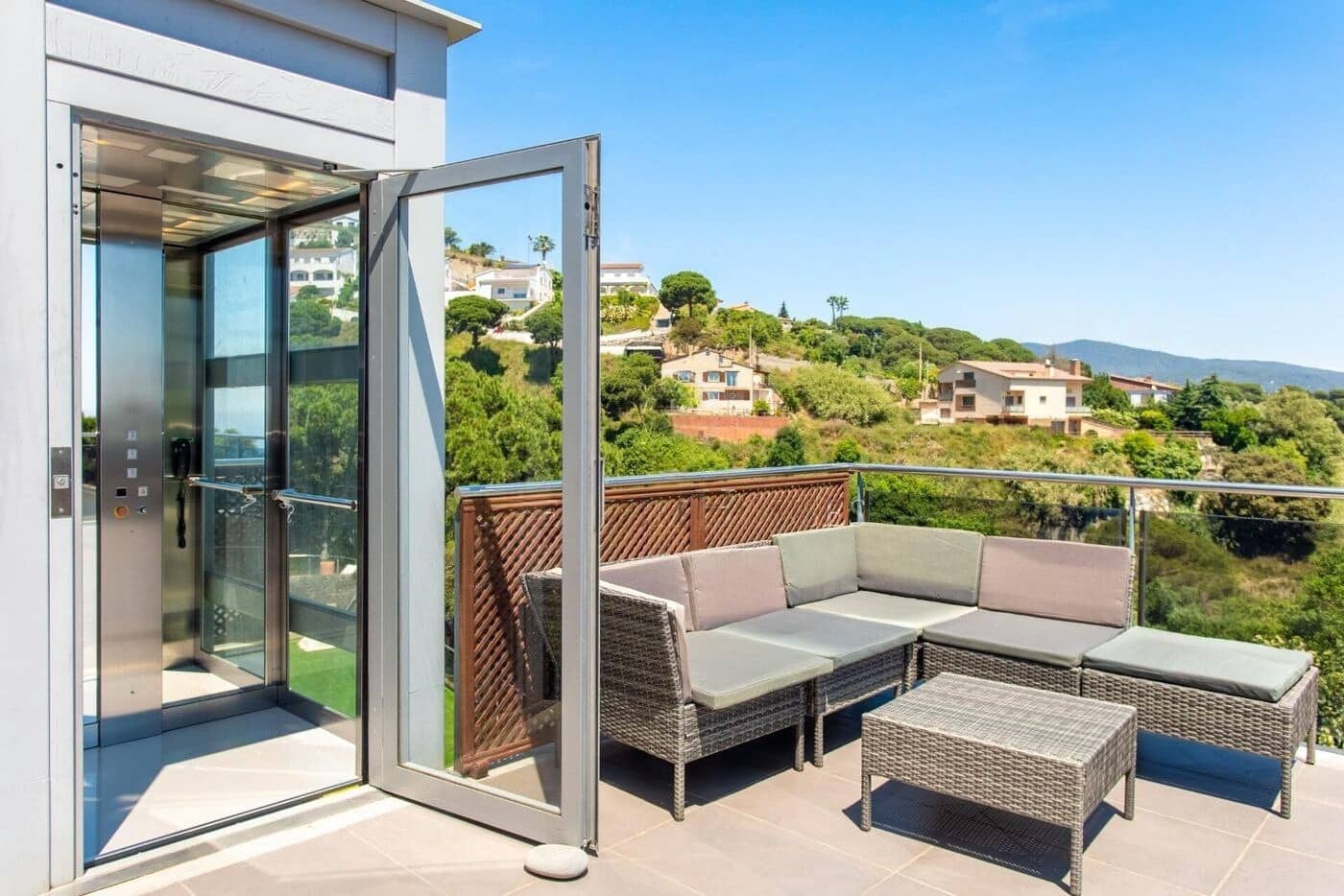 4 slaapkamer Villa te koop in Sant Cebria de Vallalta met zwembad garage - € 690.000 (Ref: 9144617)