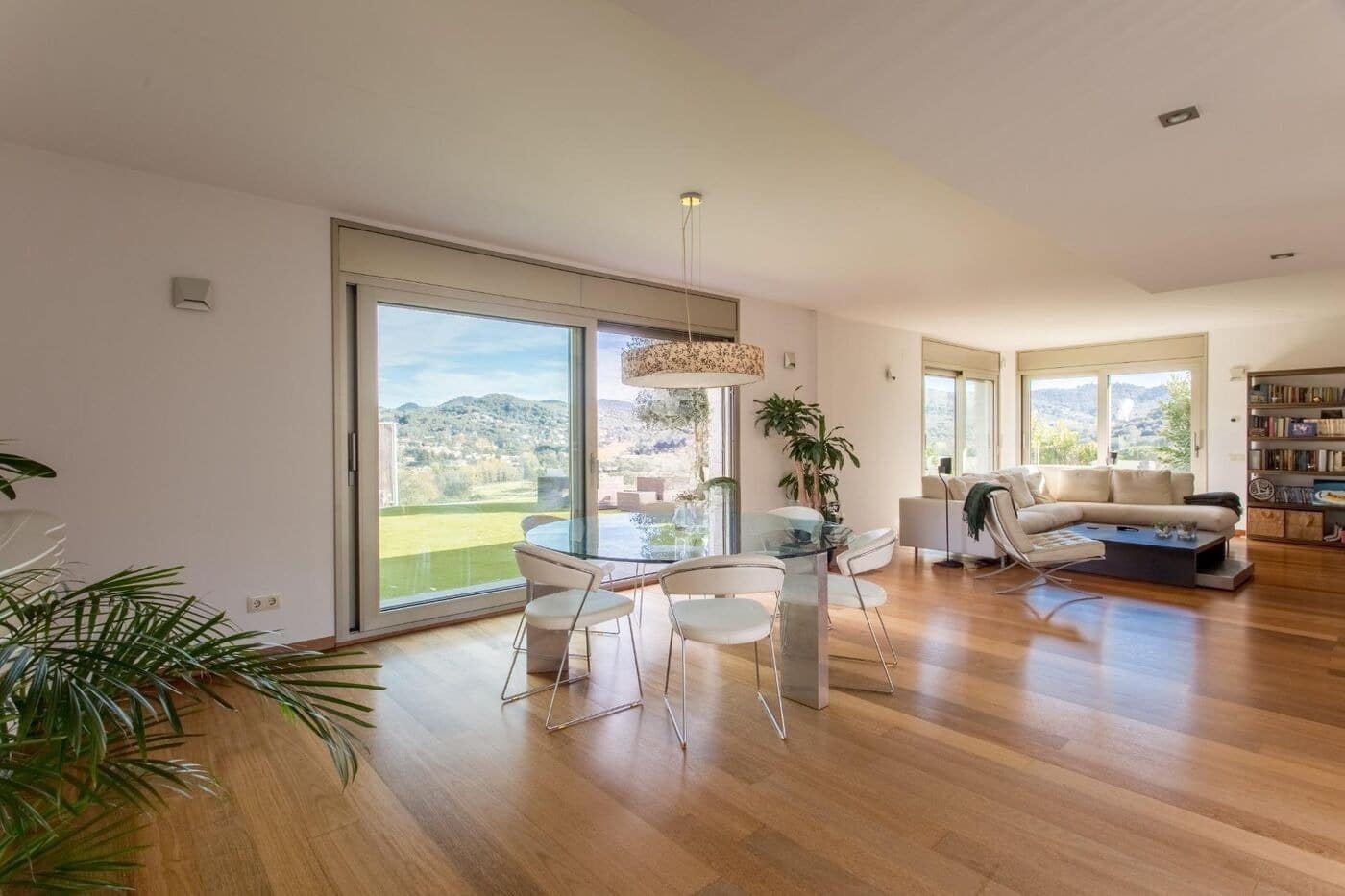 4 soveværelse Villa til salg i Vallromanes med swimmingpool garage - € 1.260.000 (Ref: 9146027)