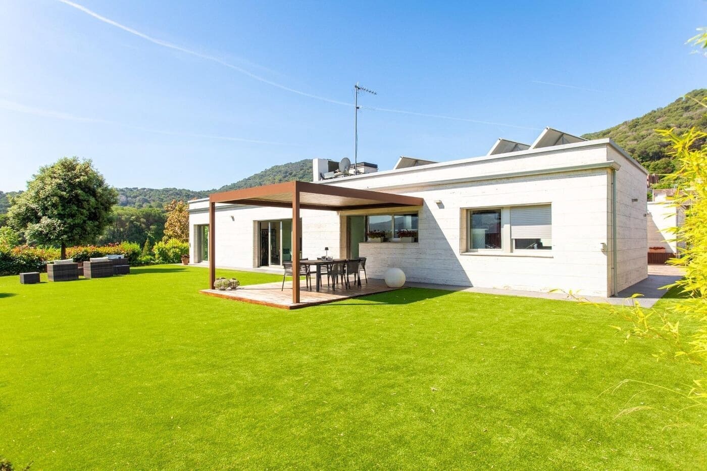 4 soveværelse Villa til salg i Vallromanes med swimmingpool garage - € 1.260.000 (Ref: 9146027)