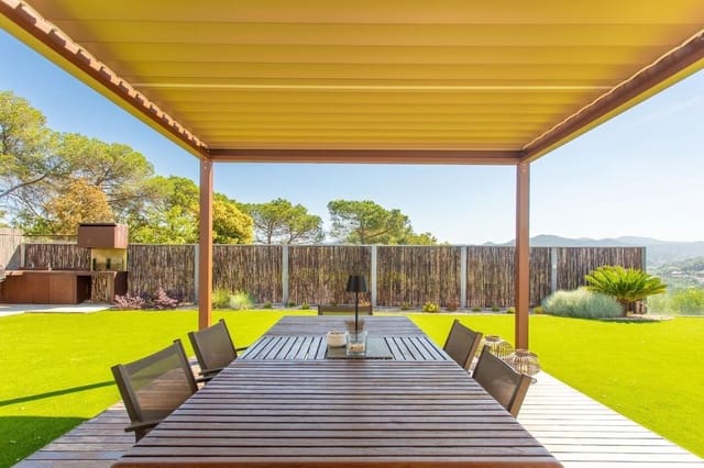 4 soverom Villa til salgs i Vallromanes med svømmebasseng garasje - € 1 260 000 (Ref: 9146027)