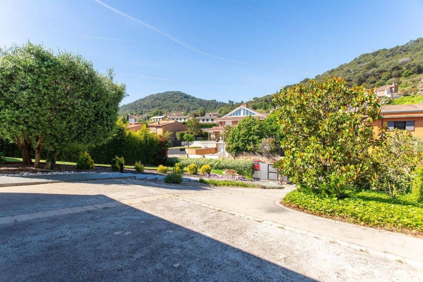 4 soveværelse Villa til salg i Vallromanes med swimmingpool garage - € 1.260.000 (Ref: 9146027)