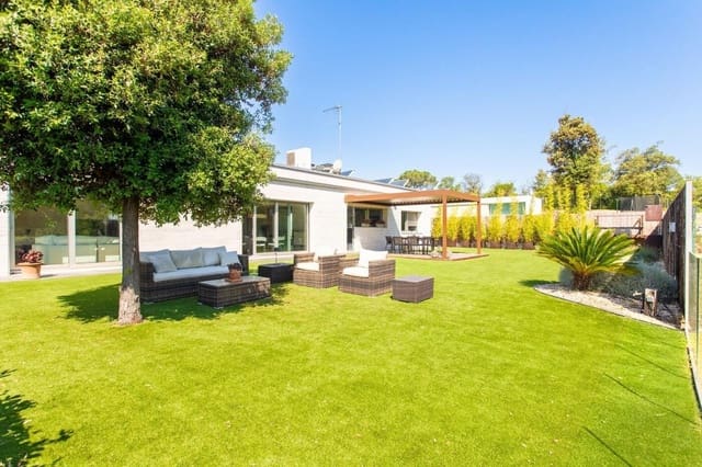 4 soverom Villa til salgs i Vallromanes med svømmebasseng garasje - € 1 260 000 (Ref: 9146027)