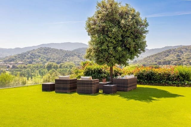 4 soverom Villa til salgs i Vallromanes med svømmebasseng garasje - € 1 260 000 (Ref: 9146027)