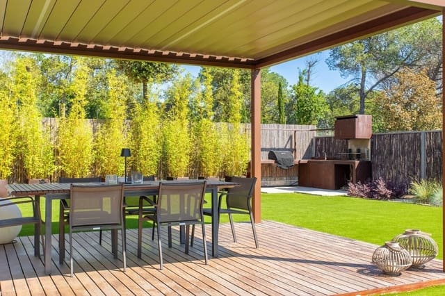 4 soverom Villa til salgs i Vallromanes med svømmebasseng garasje - € 1 260 000 (Ref: 9146027)