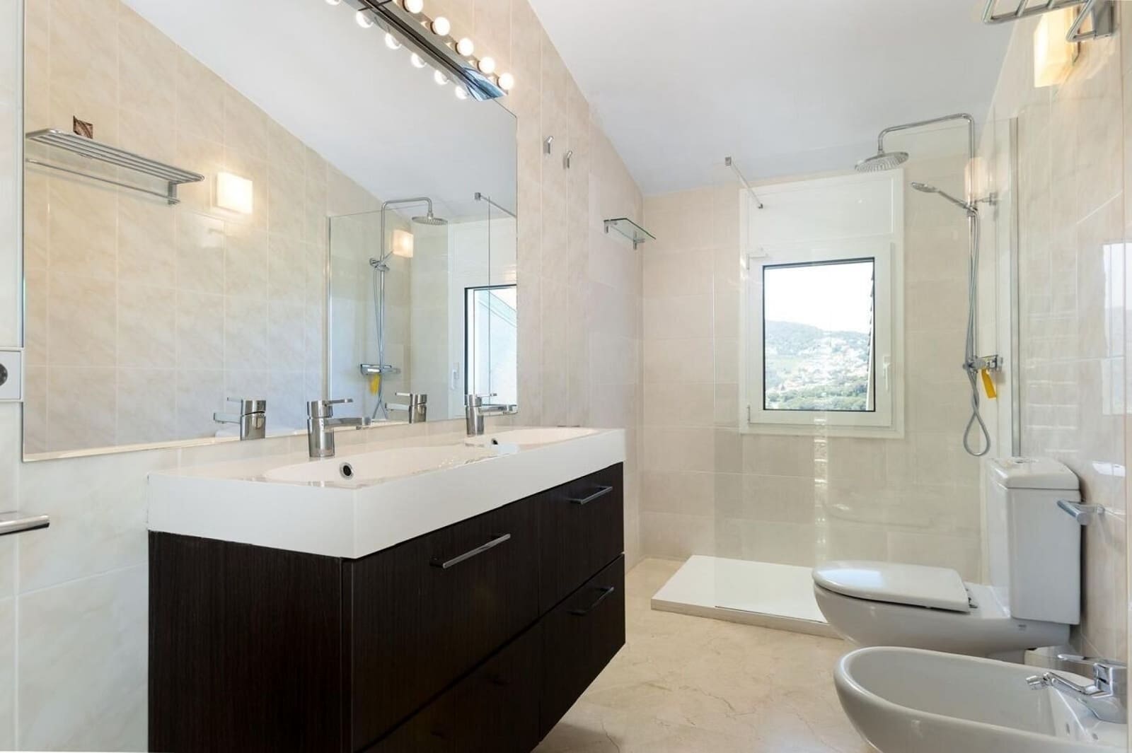 3 soverom Villa til salgs i Alella med svømmebasseng garasje - € 1 350 000 (Ref: 9153361)