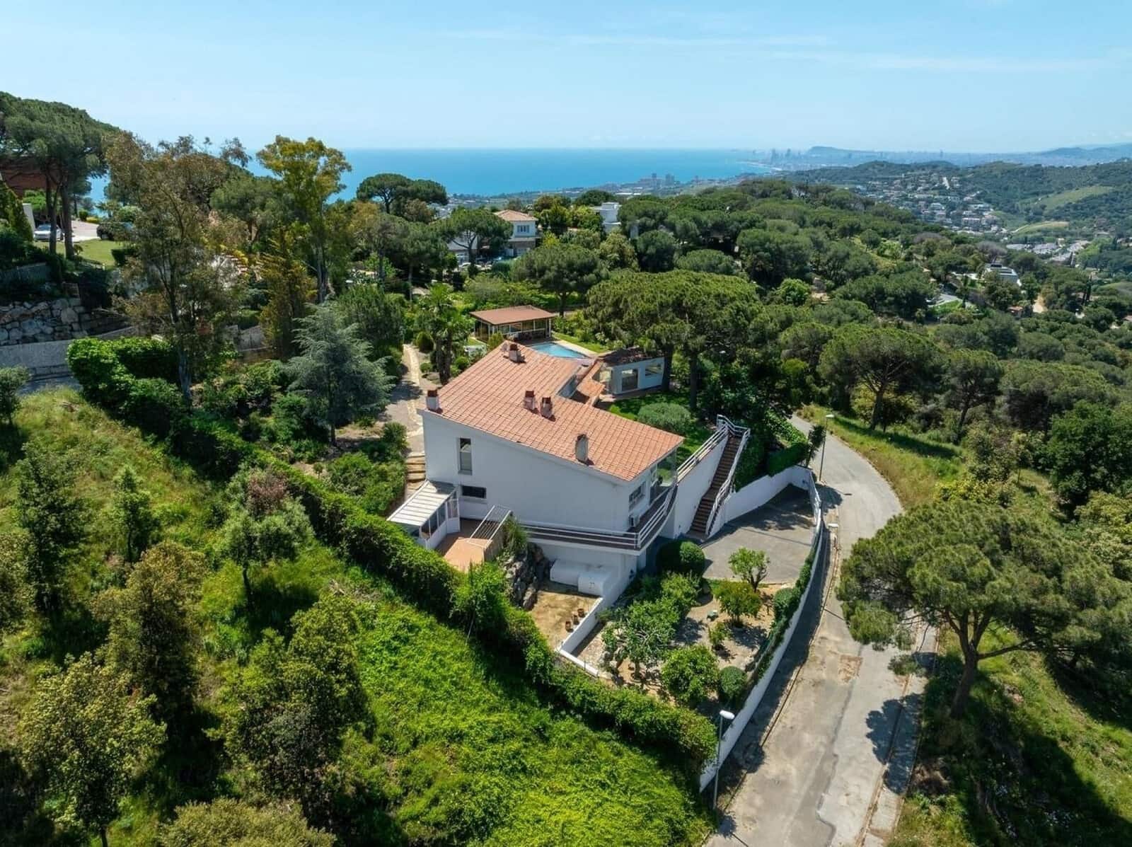 3 soverom Villa til salgs i Alella med svømmebasseng garasje - € 1 350 000 (Ref: 9153361)