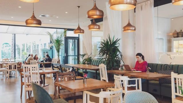 Erhverv til salg i Barcelona by - € 1.000.000 (Ref: 9158362)