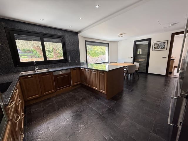 5 bedroom Villa for sale in Santa Cristina d'Aro with pool garage - € 2,500,000 (Ref: 9181971)