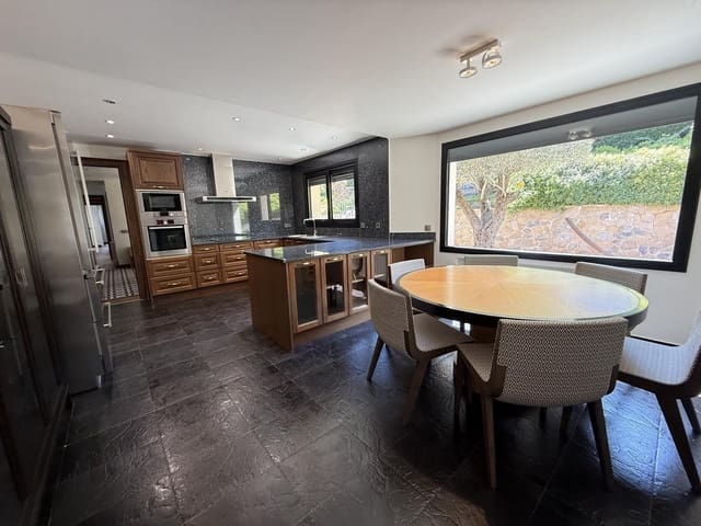 5 bedroom Villa for sale in Santa Cristina d'Aro with pool garage - € 2,500,000 (Ref: 9181971)