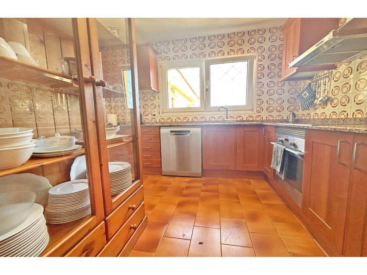 4 sypialnia Finka/Dom wiejski na sprzedaż w Lloret de Mar z basenem garażem - 595 000 € (Ref: 9186159)