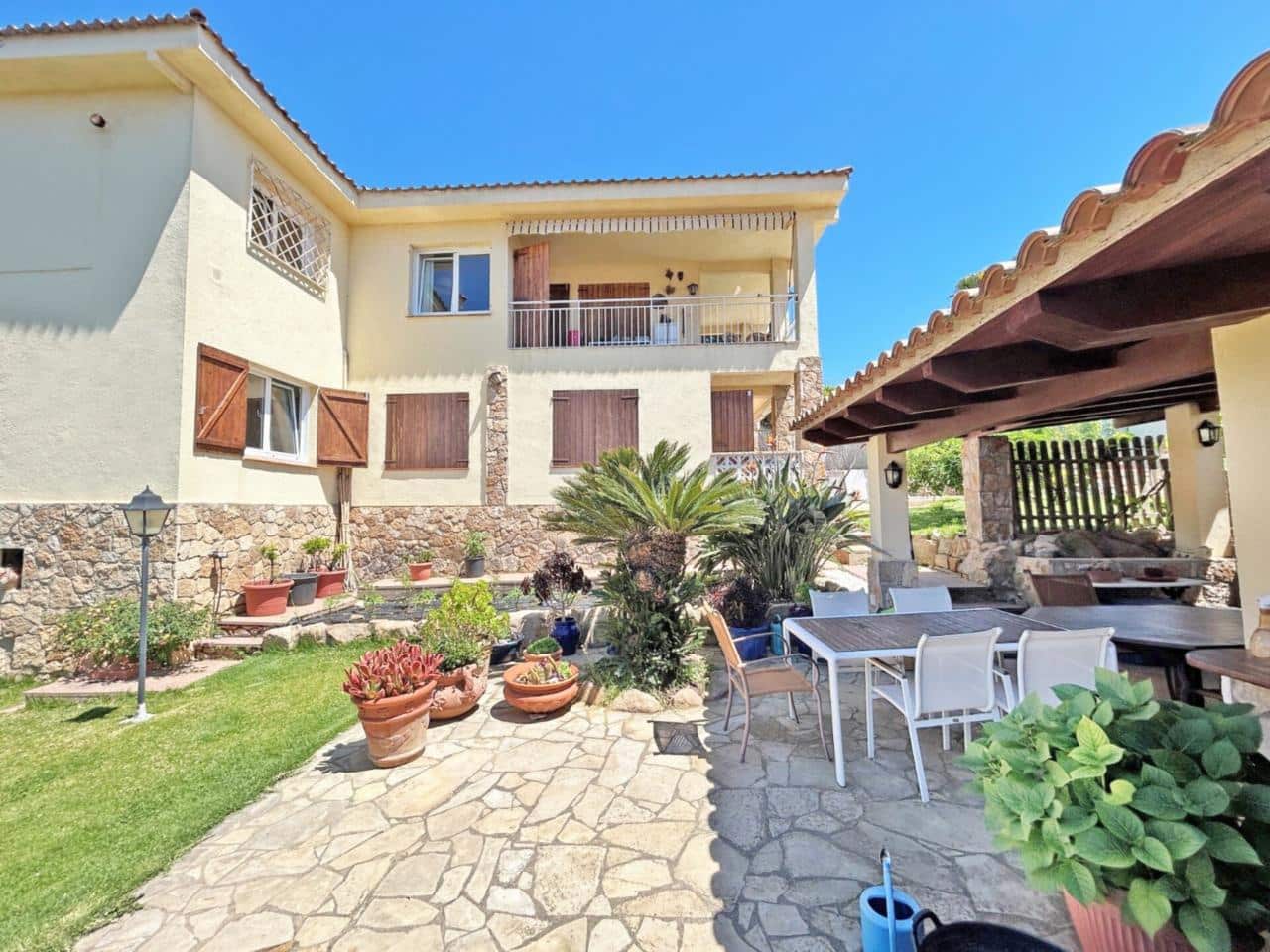 4 sypialnia Finka/Dom wiejski na sprzedaż w Lloret de Mar z basenem garażem - 595 000 € (Ref: 9186159)