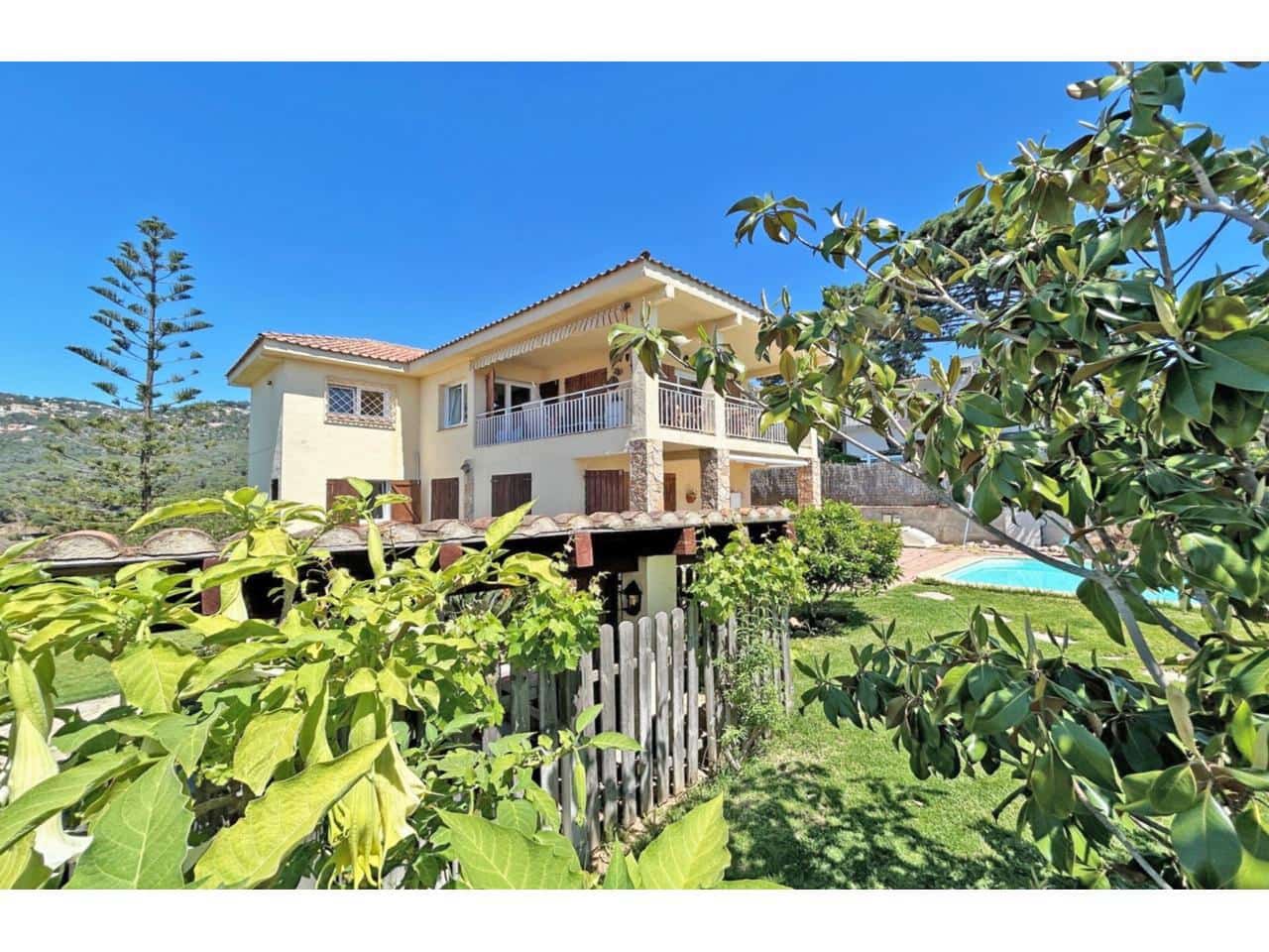 4 sypialnia Finka/Dom wiejski na sprzedaż w Lloret de Mar z basenem garażem - 595 000 € (Ref: 9186159)