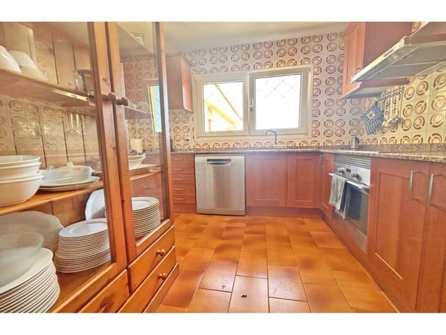 4 sypialnia Finka/Dom wiejski na sprzedaż w Lloret de Mar z basenem garażem - 595 000 € (Ref: 9186159)