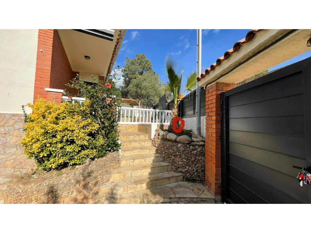 5 soveværelse Finca/Landehus til salg i Lloret de Mar med swimmingpool garage - € 425.000 (Ref: 9187446)