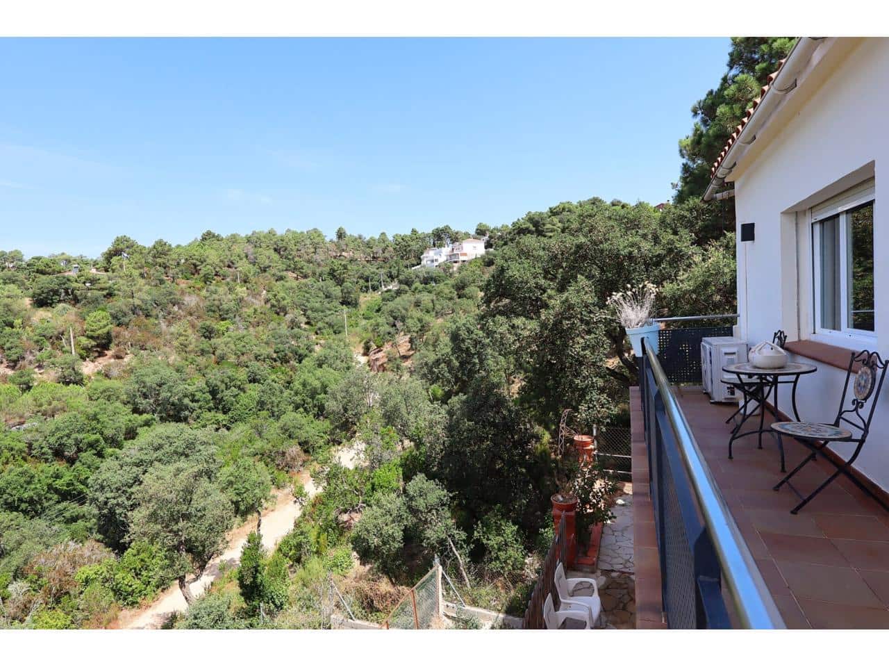 5 soveværelse Finca/Landehus til salg i Lloret de Mar med swimmingpool garage - € 425.000 (Ref: 9187446)