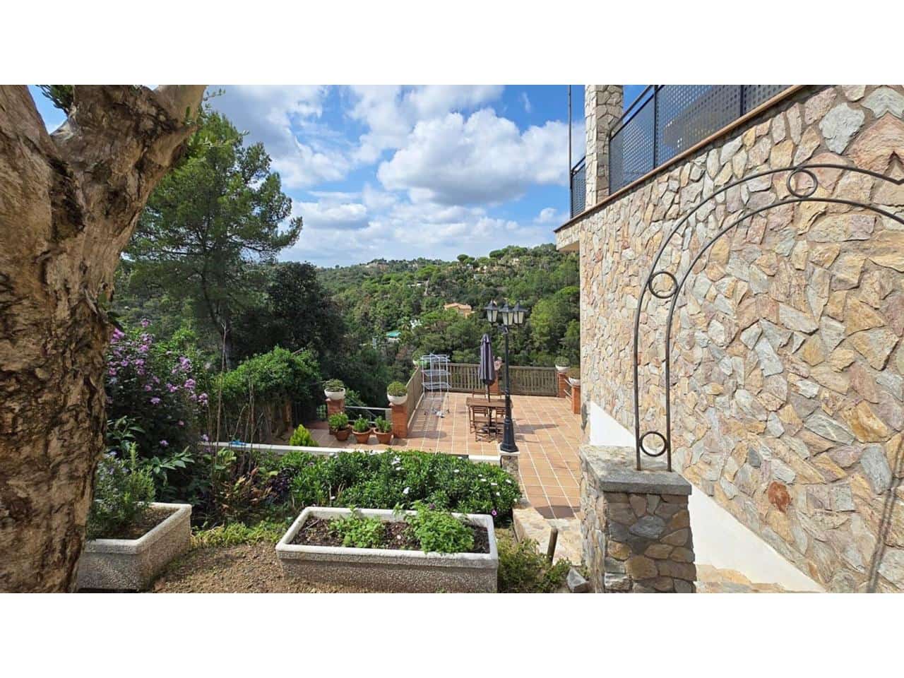 5 soveværelse Finca/Landehus til salg i Lloret de Mar med swimmingpool garage - € 425.000 (Ref: 9187446)