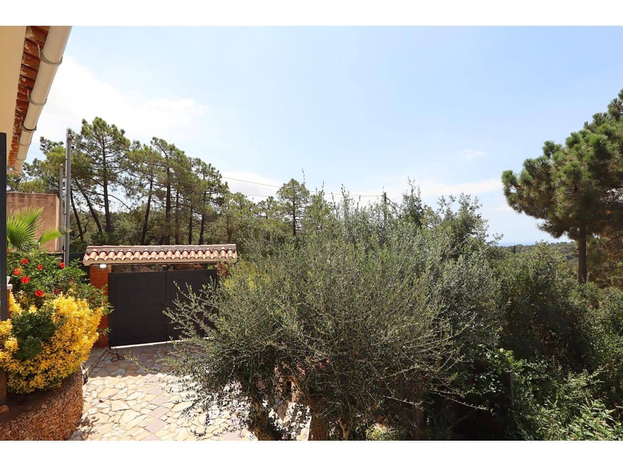 5 soveværelse Finca/Landehus til salg i Lloret de Mar med swimmingpool garage - € 425.000 (Ref: 9187446)