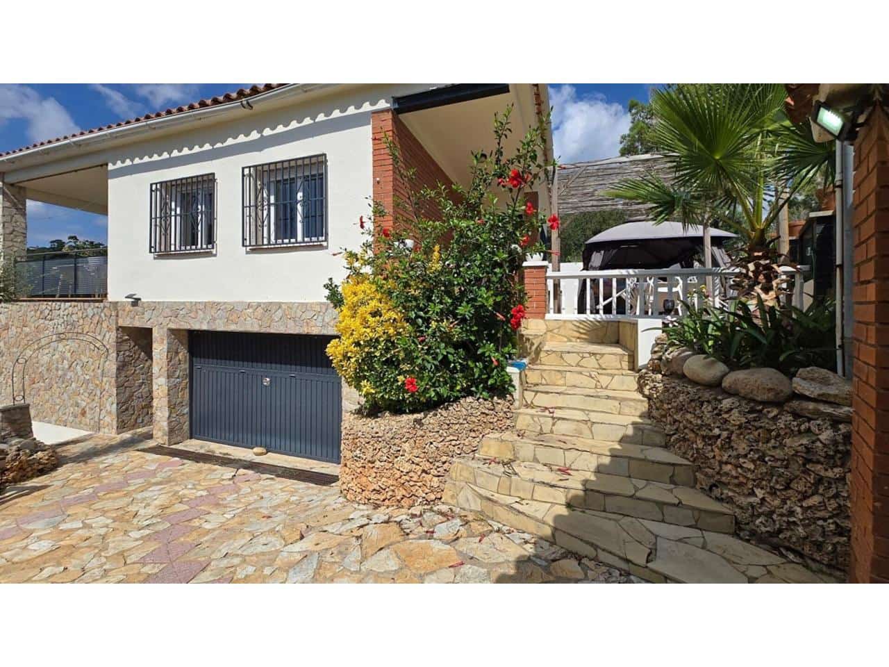 5 soveværelse Finca/Landehus til salg i Lloret de Mar med swimmingpool garage - € 425.000 (Ref: 9187446)