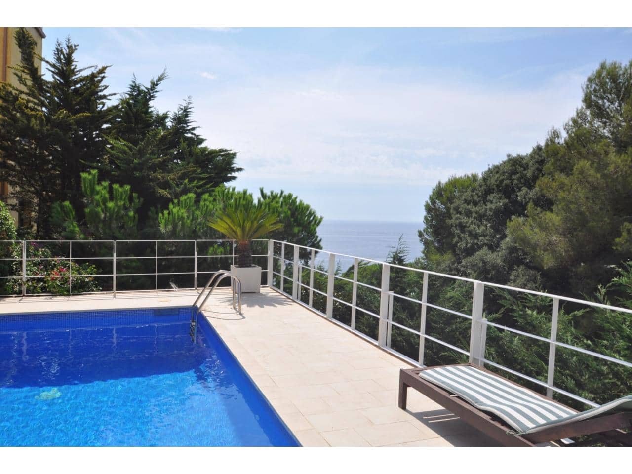 4 bedroom Villa for sale in Lloret de Mar with pool garage - € 900,000 (Ref: 9187565)