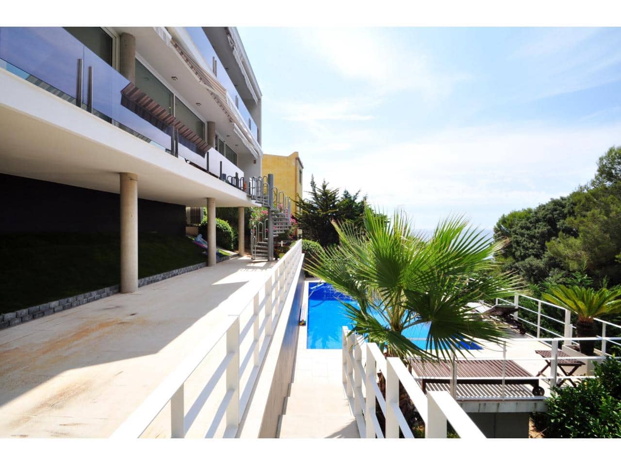 4 bedroom Villa for sale in Lloret de Mar with pool garage - € 900,000 (Ref: 9187565)