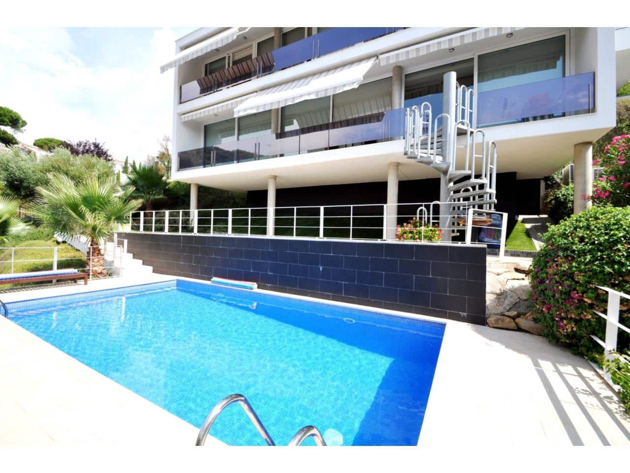 4 bedroom Villa for sale in Lloret de Mar with pool garage - € 900,000 (Ref: 9187565)