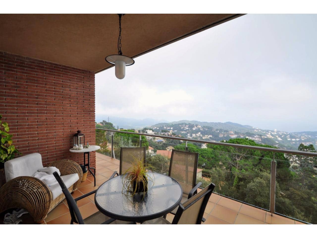 6 soveværelse Finca/Landehus til salg i Lloret de Mar med swimmingpool - € 670.000 (Ref: 9199774)