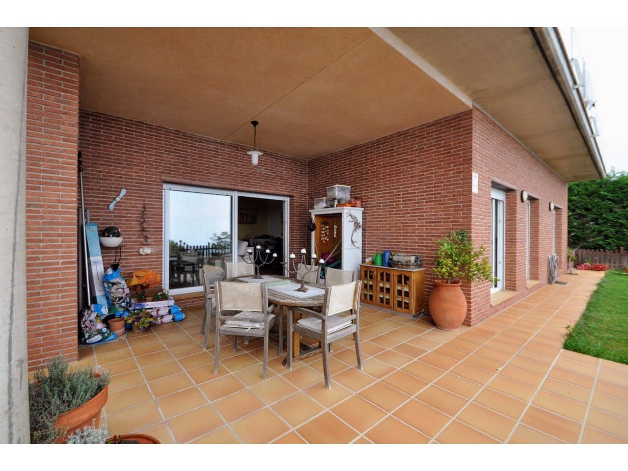 6 soveværelse Finca/Landehus til salg i Lloret de Mar med swimmingpool - € 670.000 (Ref: 9199774)