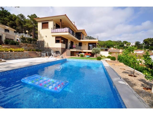 8 sypialnia Willa na sprzedaż w Lloret de Mar z basenem garażem - 1 250 000 € (Ref: 9199902)