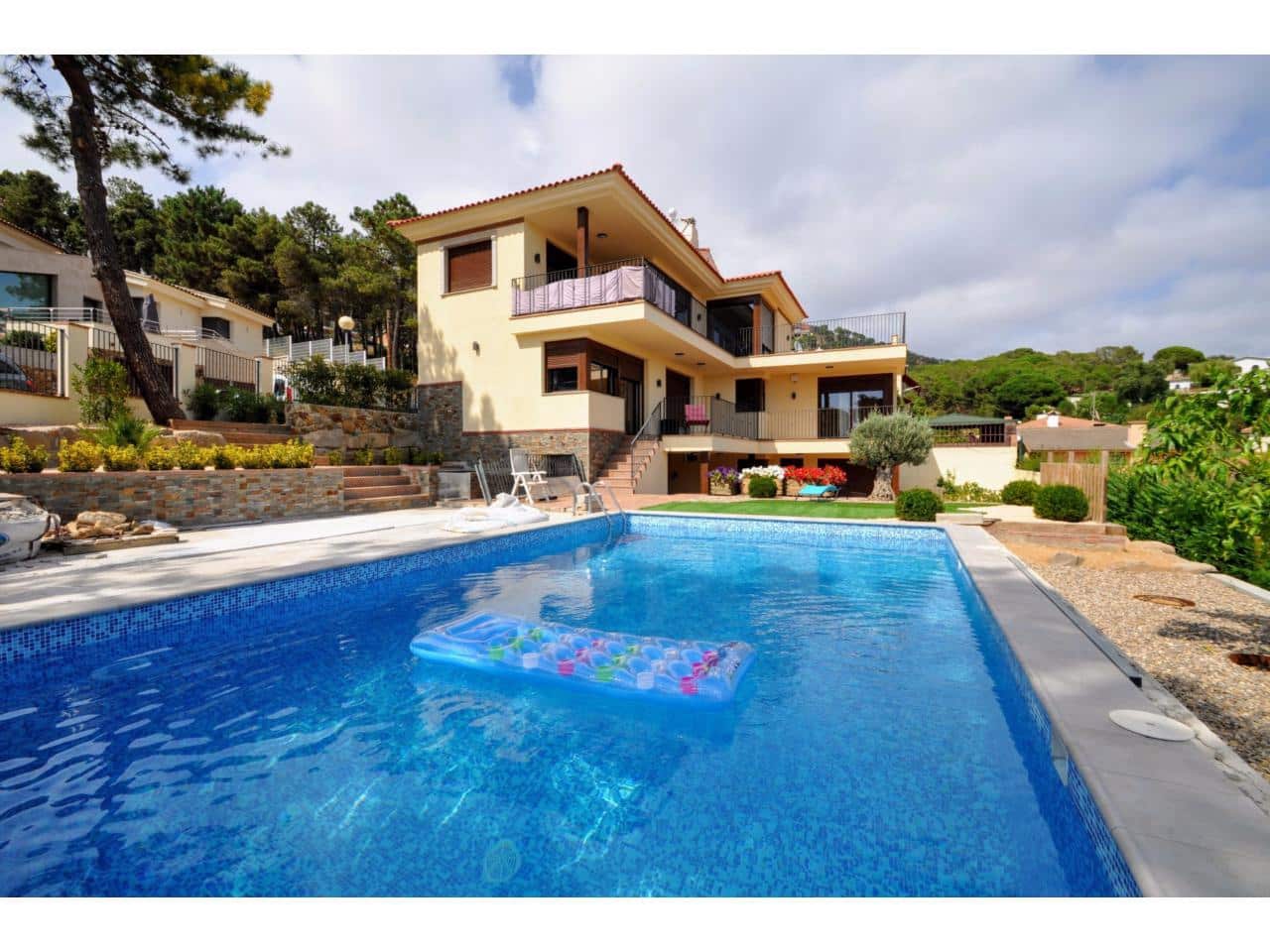 8 sypialnia Willa na sprzedaż w Lloret de Mar z basenem garażem - 1 250 000 € (Ref: 9199902)