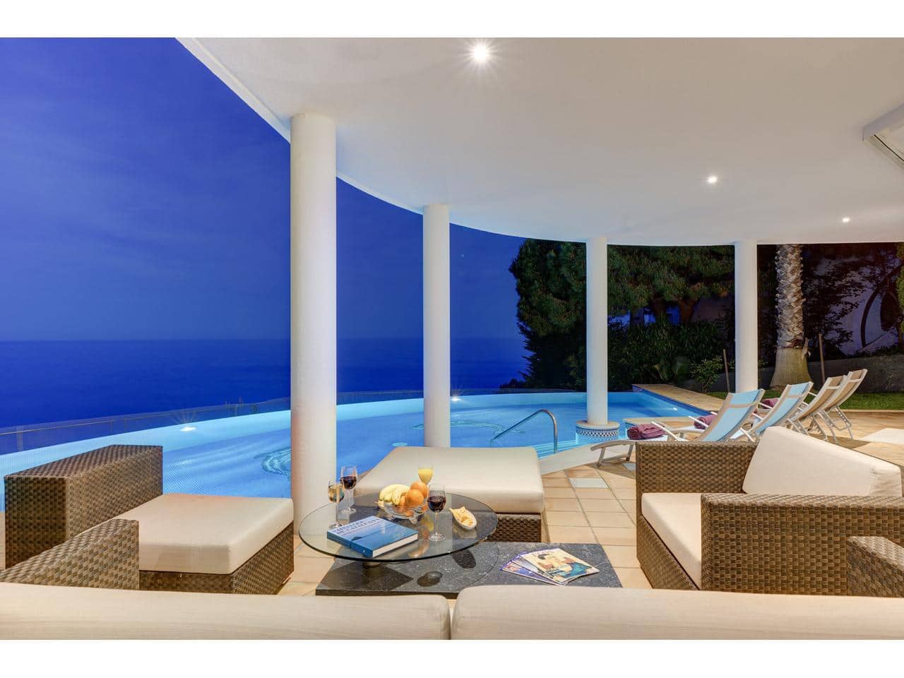 4 sovrum Villa till salu i Lloret de Mar med pool garage - 2 950 000 € (Ref: 9205665)