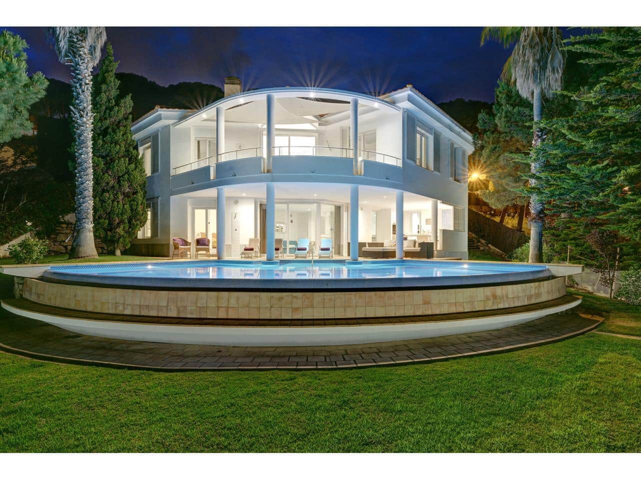 4 sovrum Villa till salu i Lloret de Mar med pool garage - 2 950 000 € (Ref: 9205665)